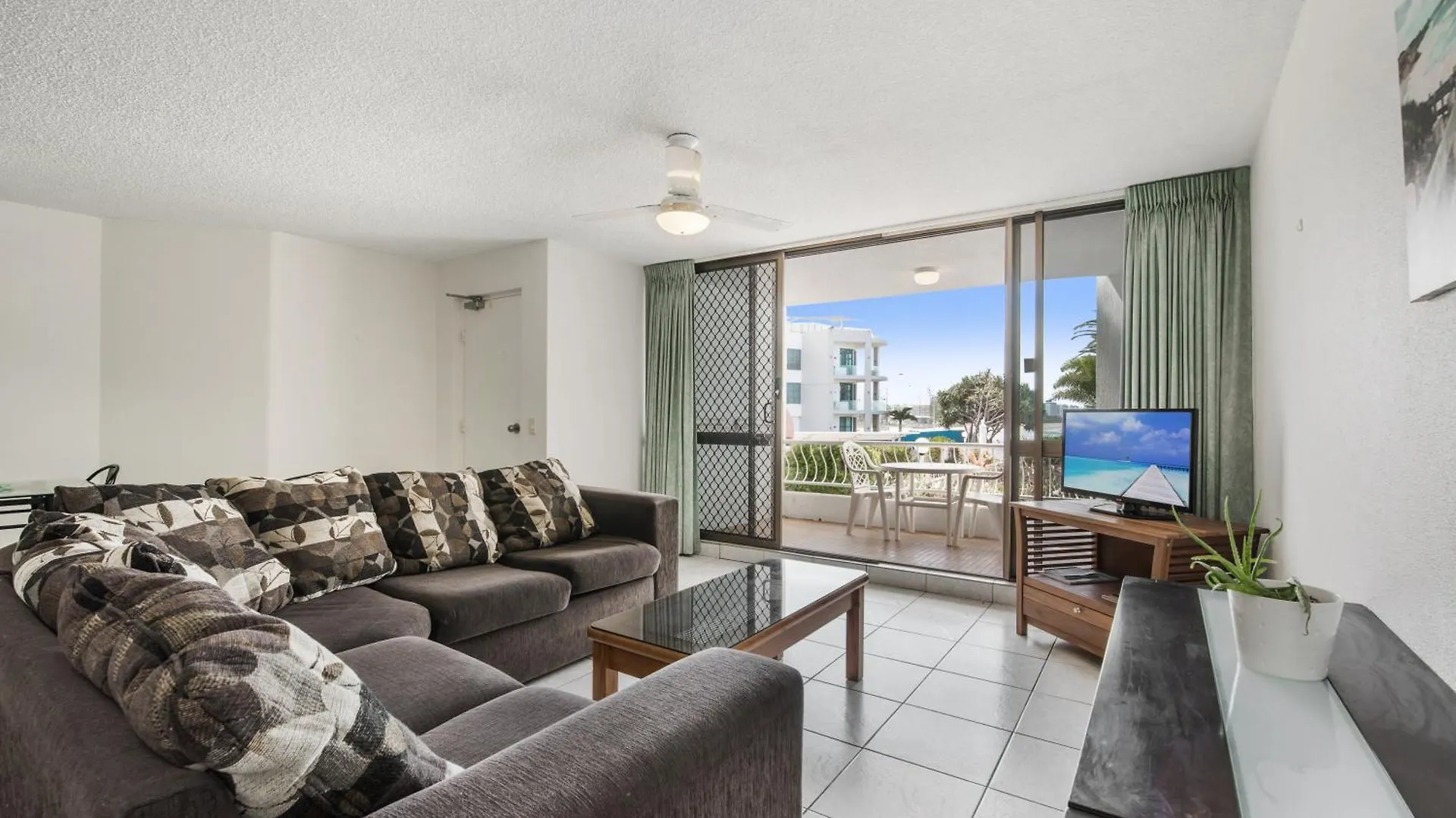 *** Aparthotel Alexandria Apartments Alexandra Headland Australia