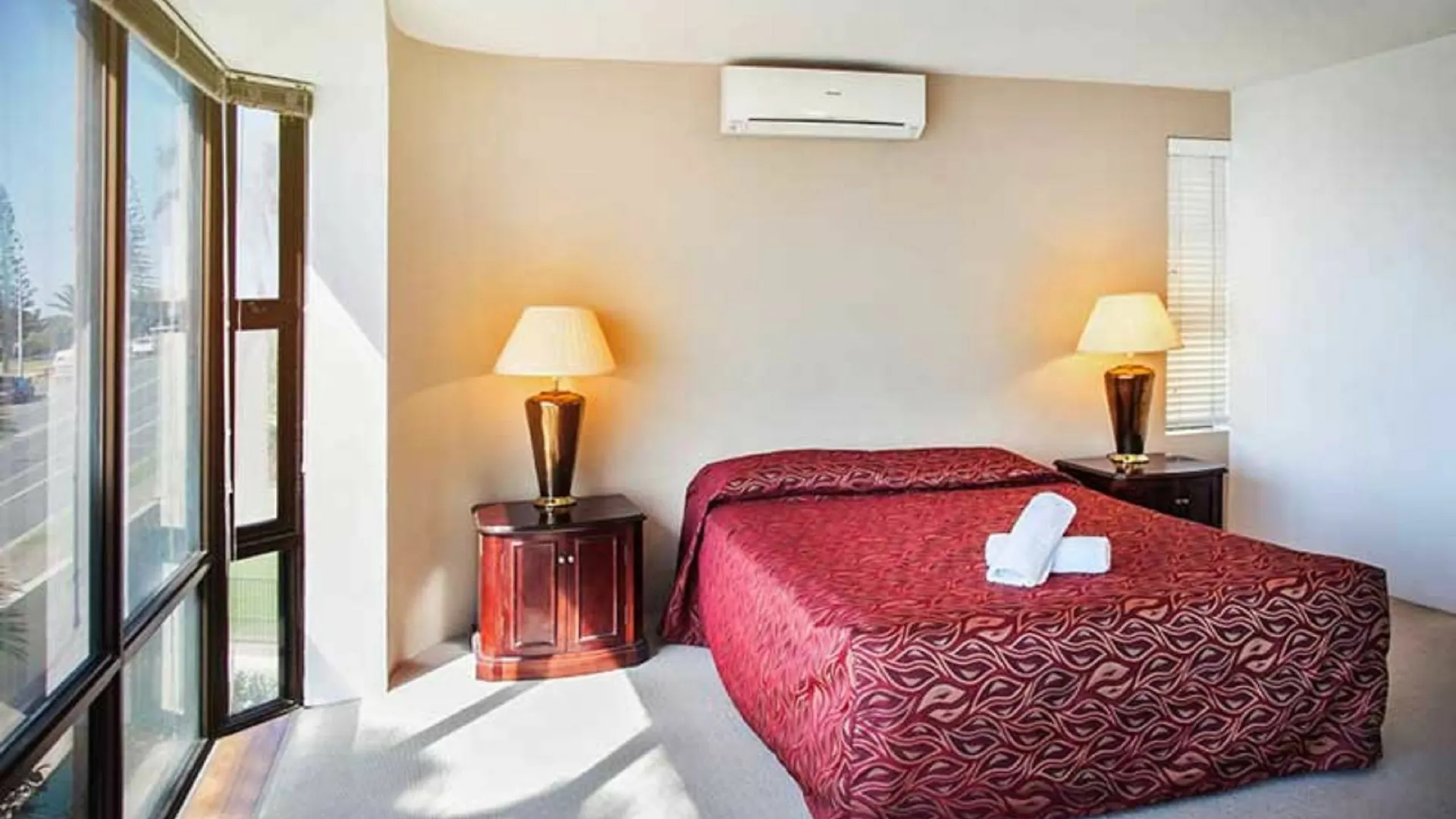 Aparthotel Alexandria Apartments Alexandra Headland