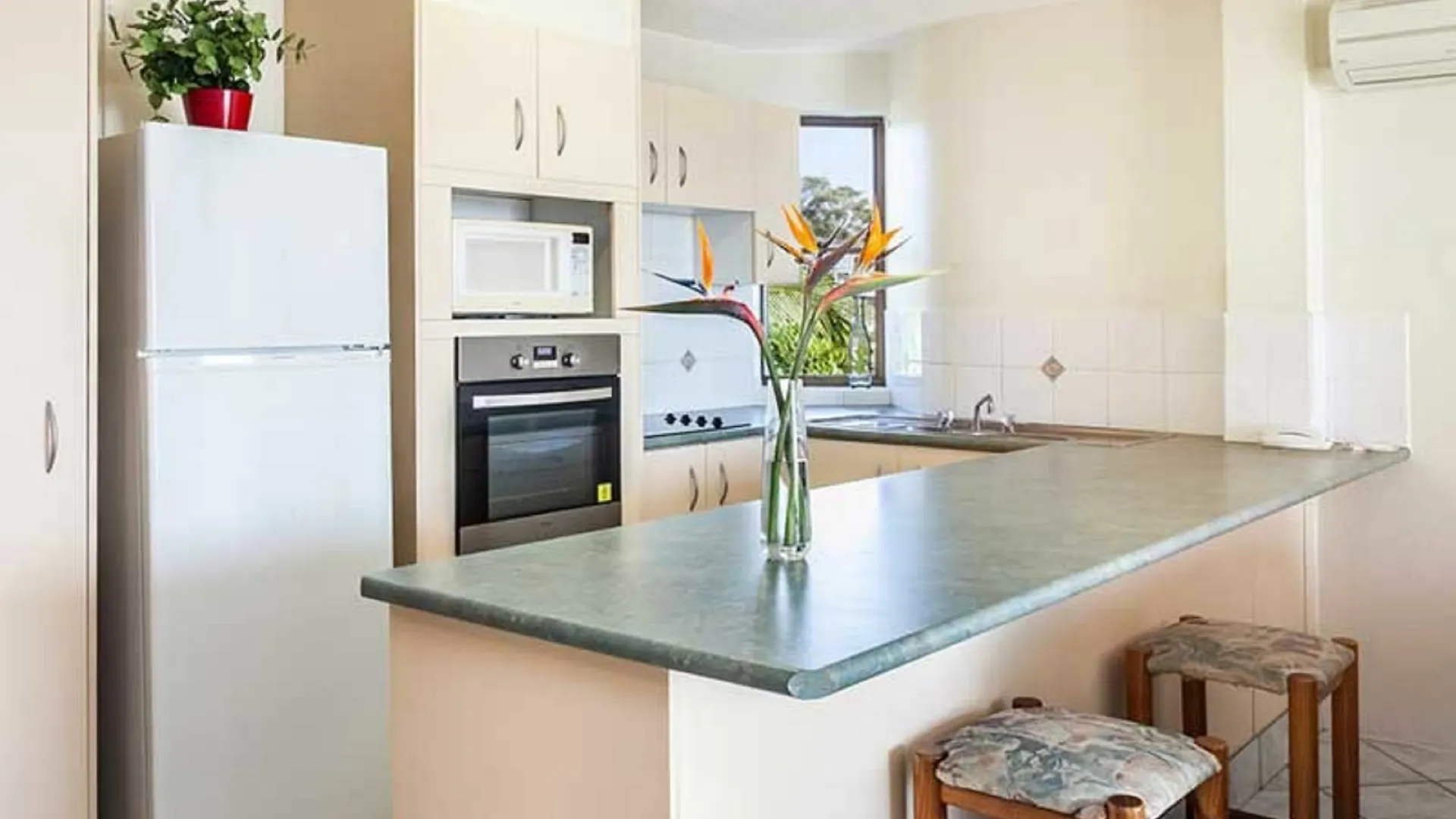 Alexandria Apartments Alexandra Headland Aparthotel